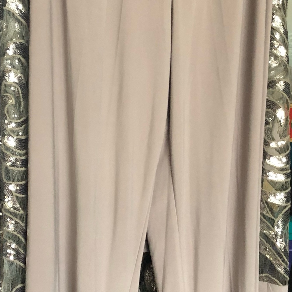Dress with elegance with this women's three-piece set from R&M Richards. - Picture 3 of 10